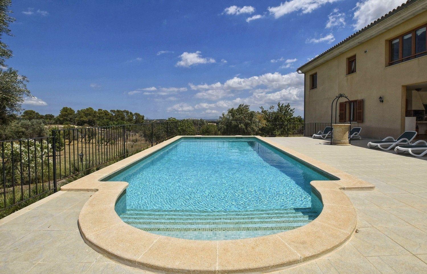 Fantastisches Kuerzlich Gebautes Mit Panoramablick, Pool Und Klimaanlage Ferienhaus
